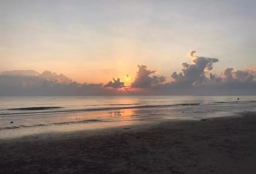 Majatalo บ้านระเบียงเลหลังสวน ทั้งหลัง 2 นอน 2 น้ำ 1 ครัว