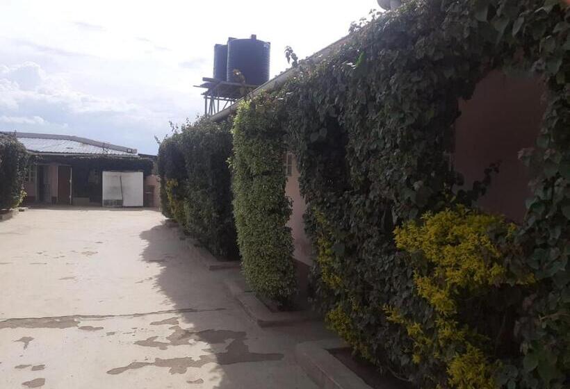 استراحتگاه Flavours Lounge Gilgil