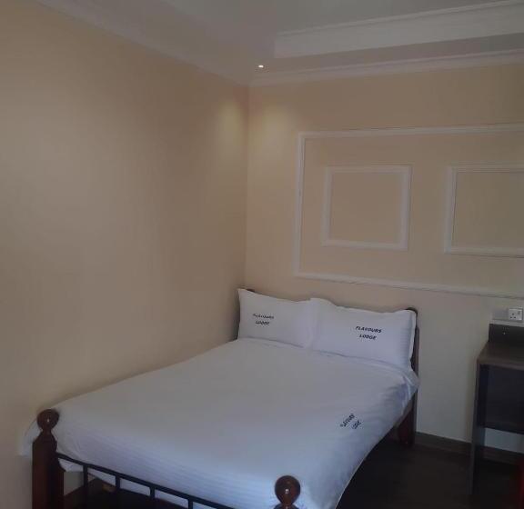 استراحتگاه Flavours Lounge Gilgil