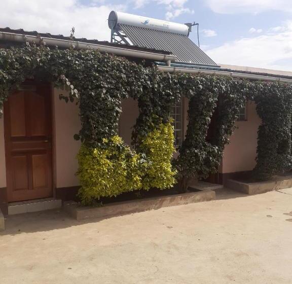 استراحتگاه Flavours Lounge Gilgil