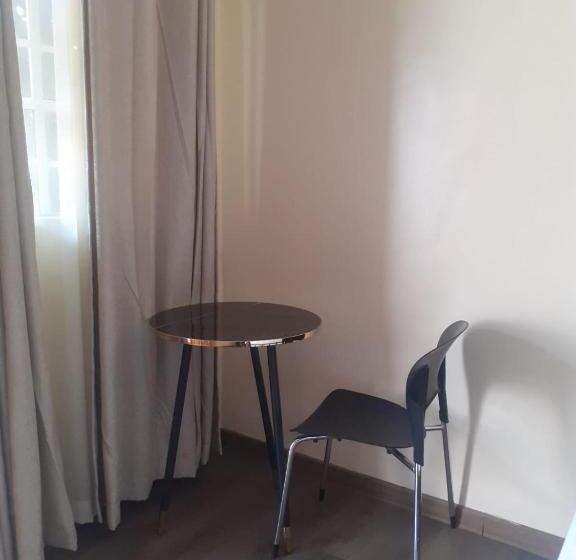 استراحتگاه Flavours Lounge Gilgil