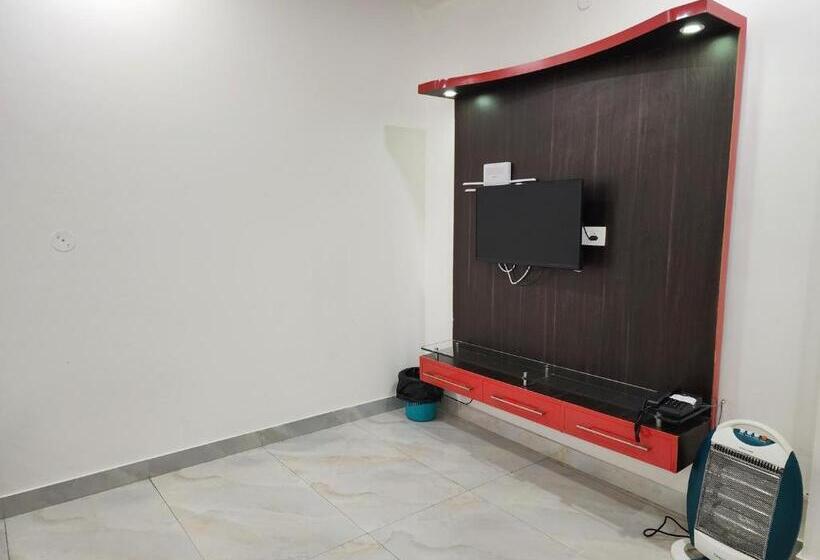 בית מלון כפרי Him Hilton Luxury