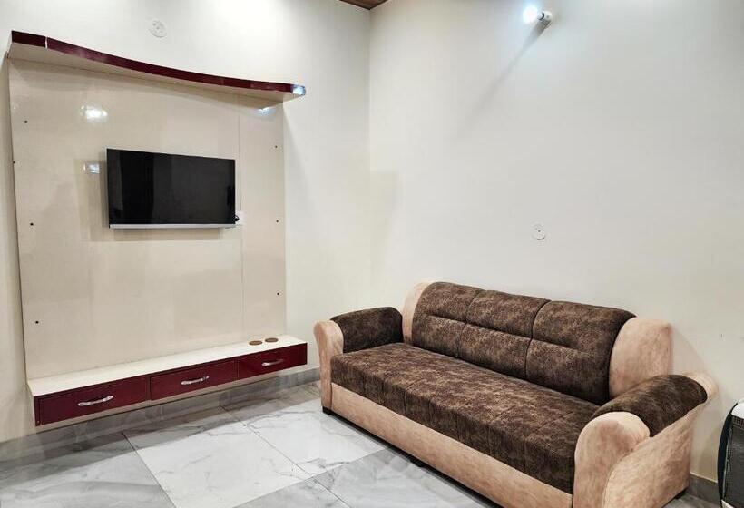 בית מלון כפרי Him Hilton Luxury