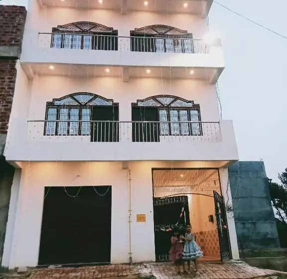 ホテル Satyam