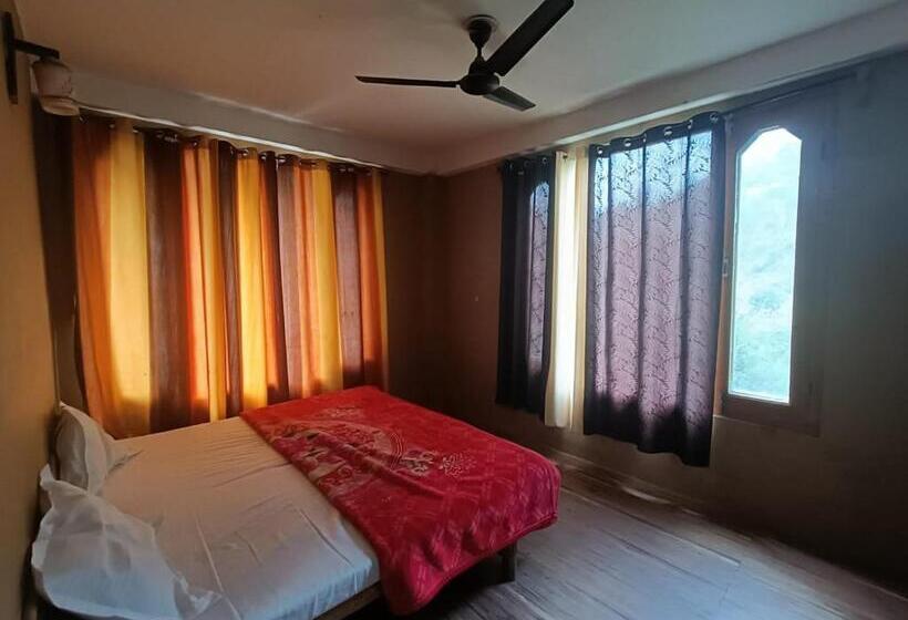 Mojo Cafe And Hostel