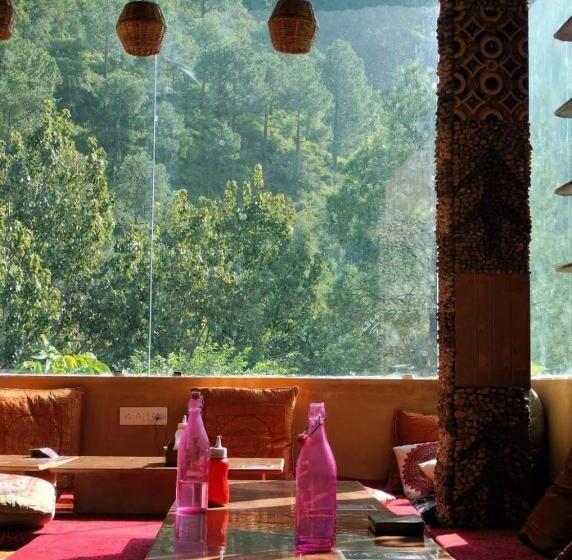 Mojo Cafe And Hostel