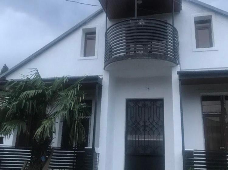 پانسیون Nino & Irodi S Guest House