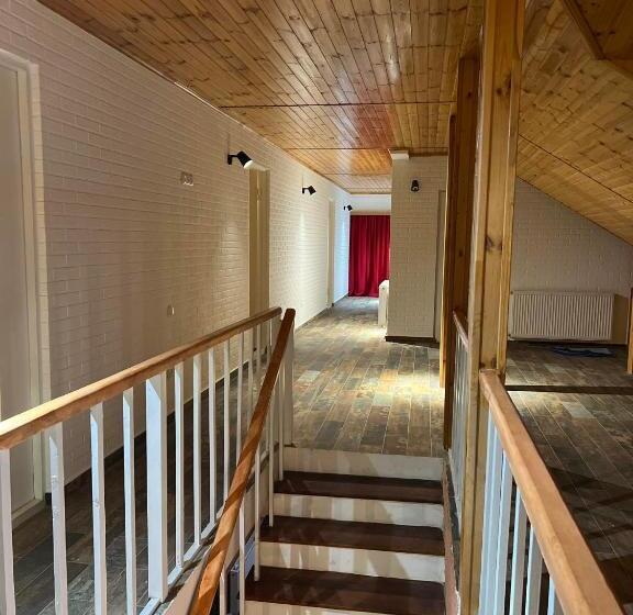 پانسیون Nino & Irodi S Guest House