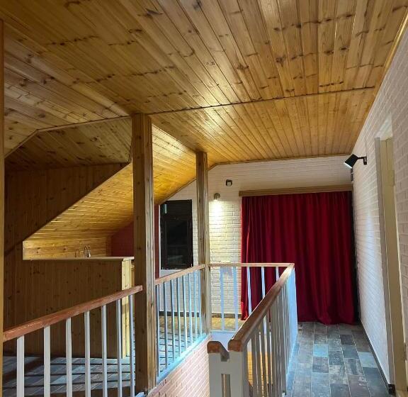 پانسیون Nino & Irodi S Guest House