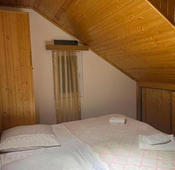 پانسیون Nino & Irodi S Guest House