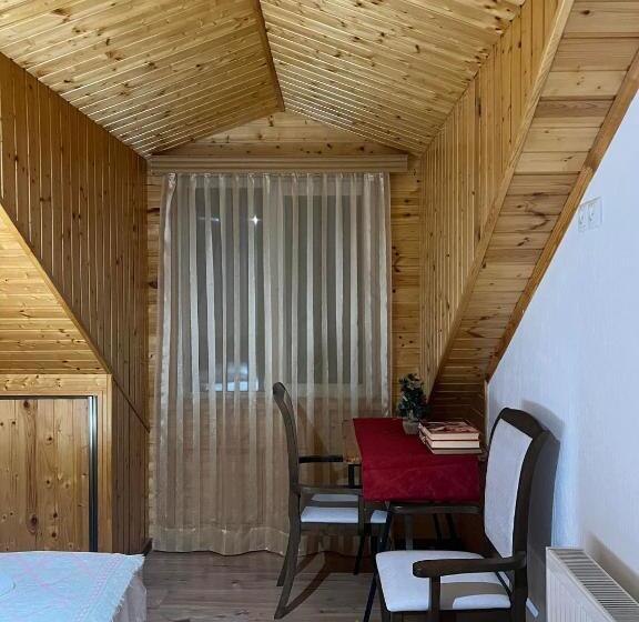 پانسیون Nino & Irodi S Guest House