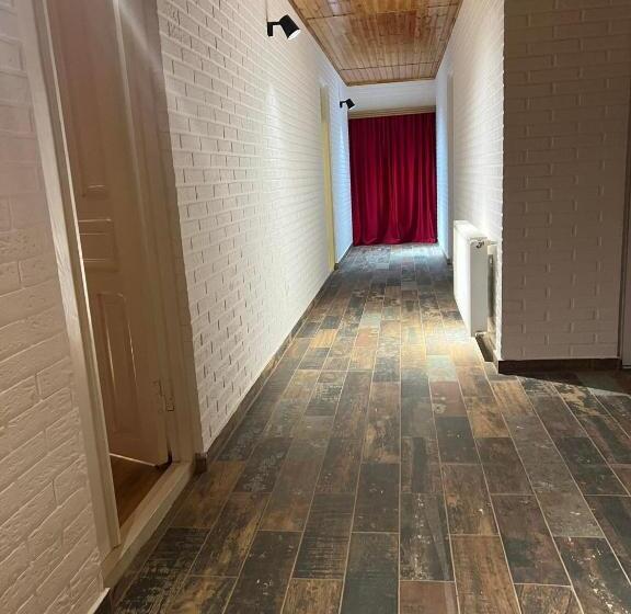 پانسیون Nino & Irodi S Guest House