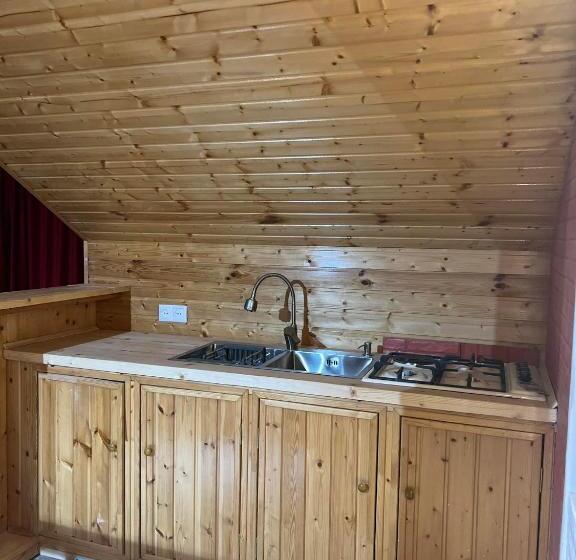 پانسیون Nino & Irodi S Guest House