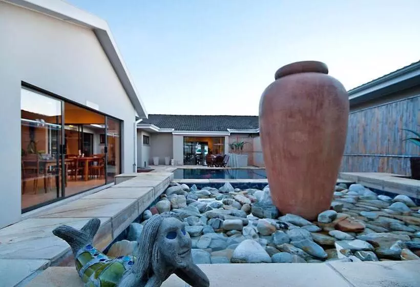 هتل Africa Beach B&b