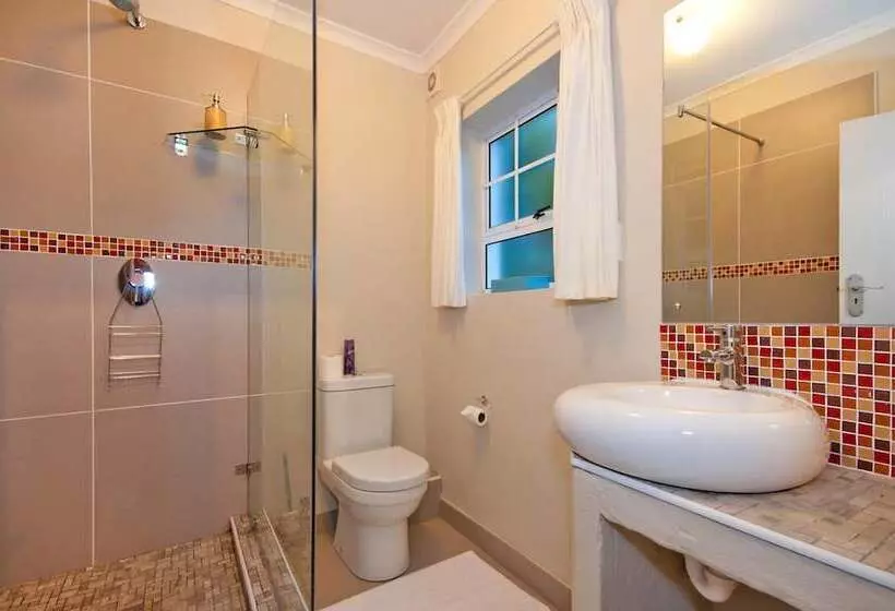 هتل Africa Beach B&b