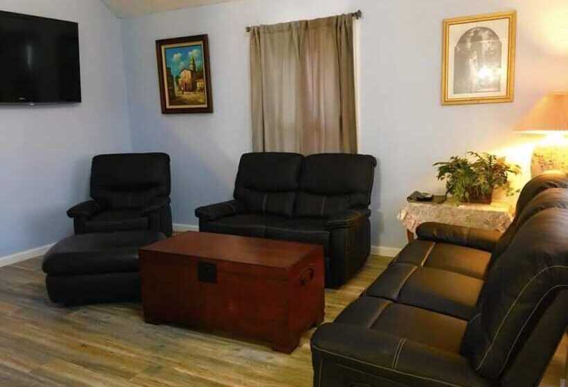 בית מלון כפרי American Oak Resort