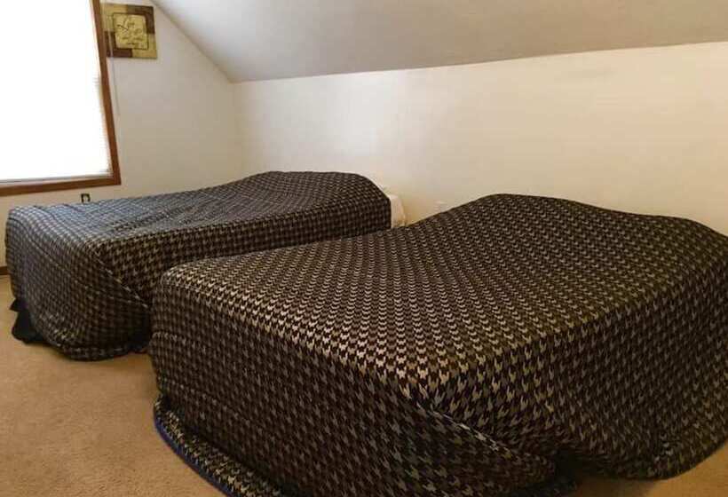 בית מלון כפרי American Oak Resort