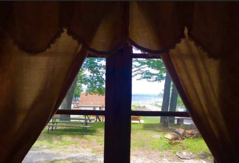 בית מלון כפרי American Oak Resort