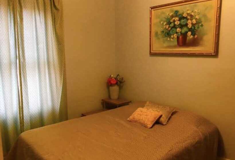 בית מלון כפרי American Oak Resort