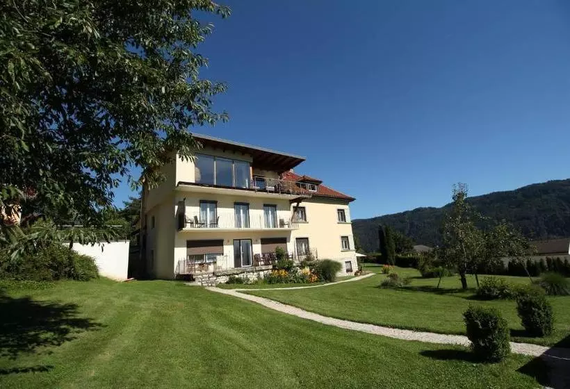 Hotelli Ferienwohnungen Kircher Villa Baudisch