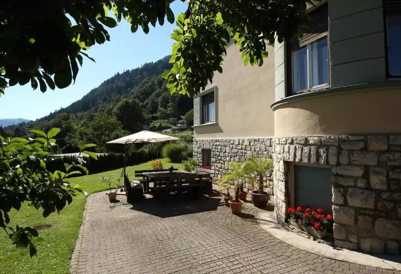 Hotelli Ferienwohnungen Kircher Villa Baudisch