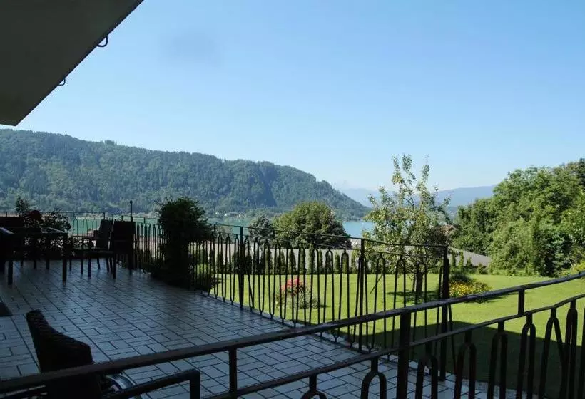 Hotelli Ferienwohnungen Kircher Villa Baudisch