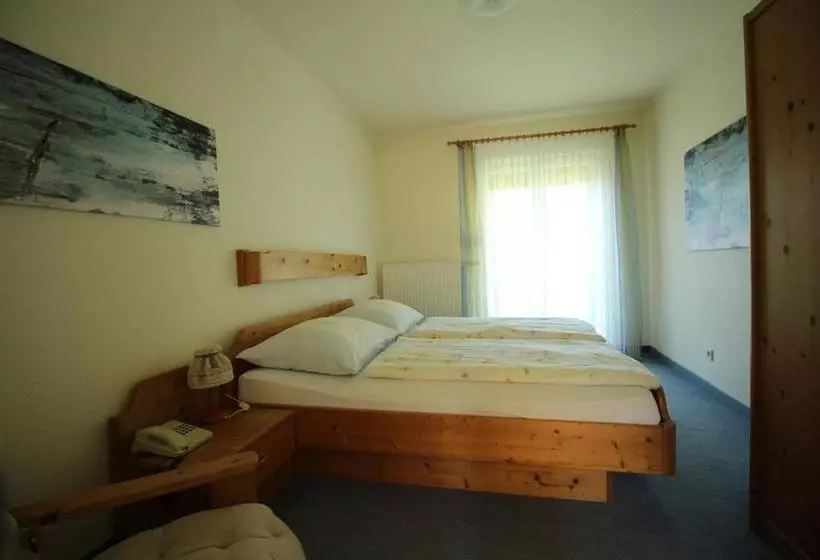 Hotelli Ferienwohnungen Kircher Villa Baudisch