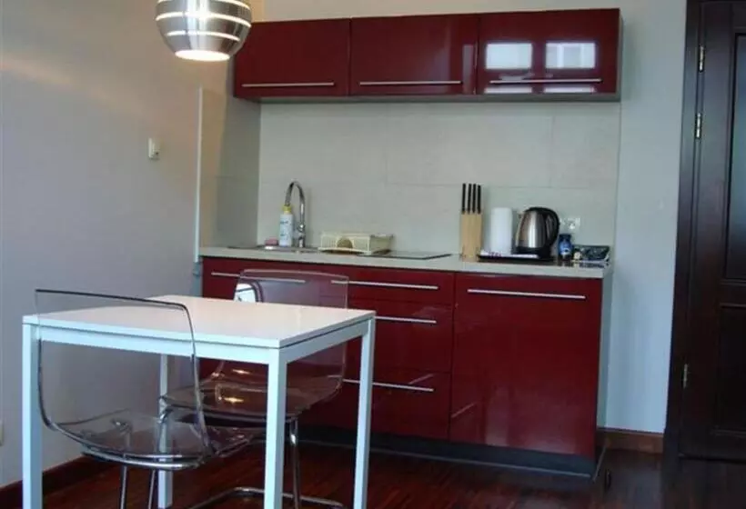 Hotelli Home & Travel