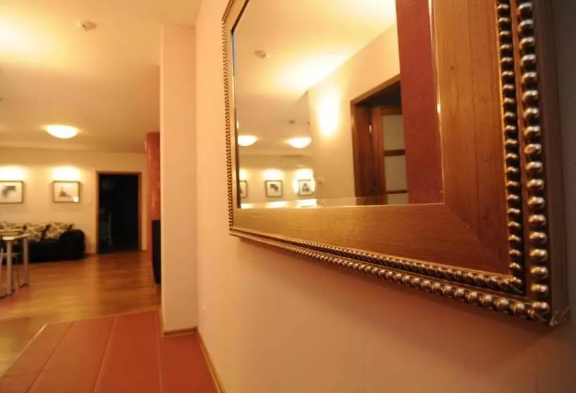 Hotelli Home & Travel