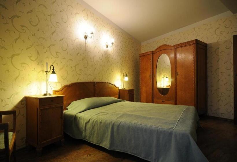 ホテル Home & Travel