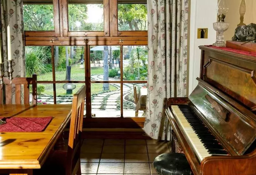 هتل Oakdene Guest House