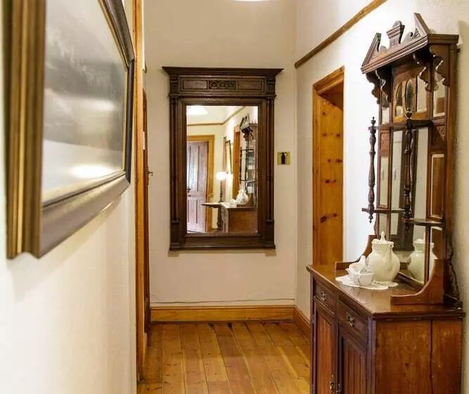 هتل Oakdene Guest House