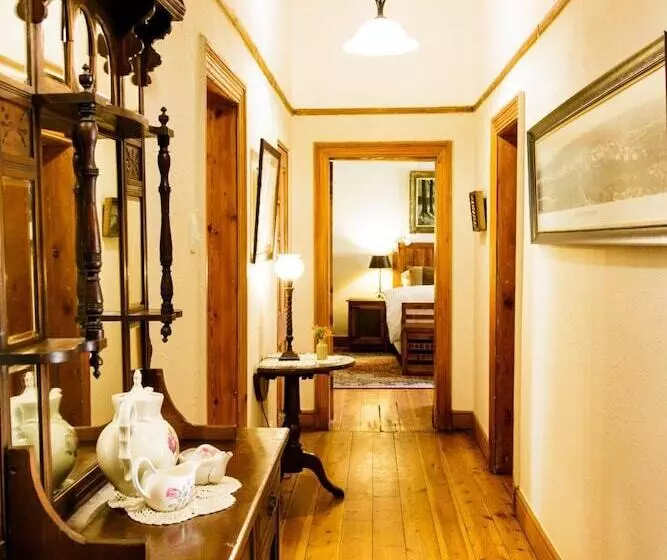 هتل Oakdene Guest House