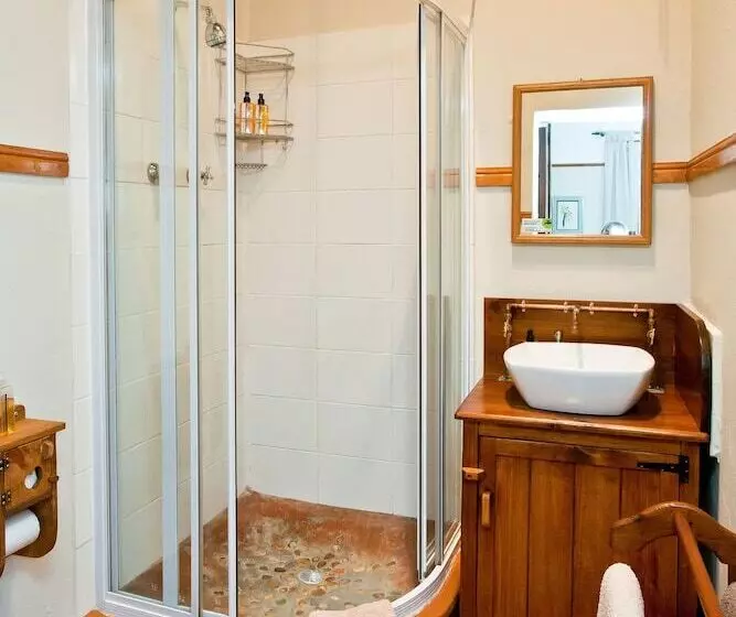 هتل Oakdene Guest House