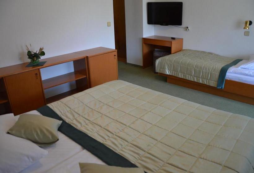 هتل Penzion Livada