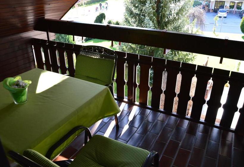 هتل Penzion Livada