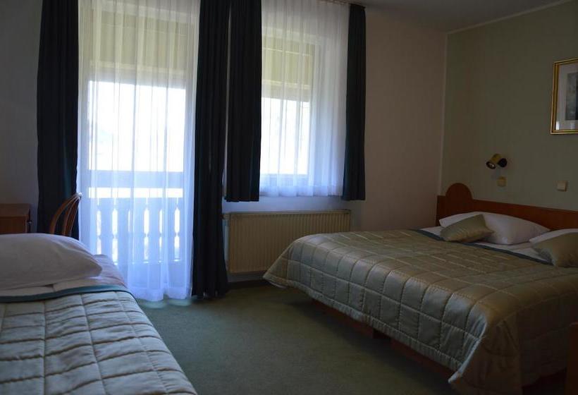 هتل Penzion Livada