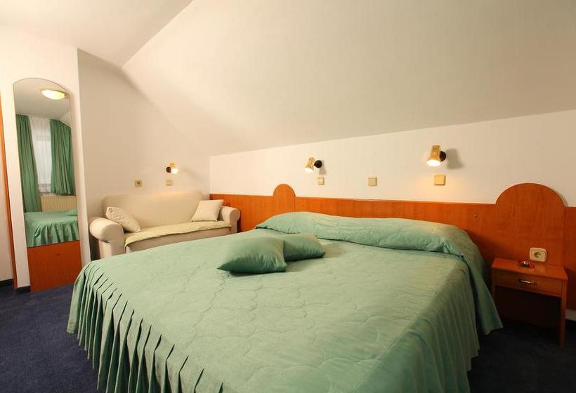 هتل Penzion Livada