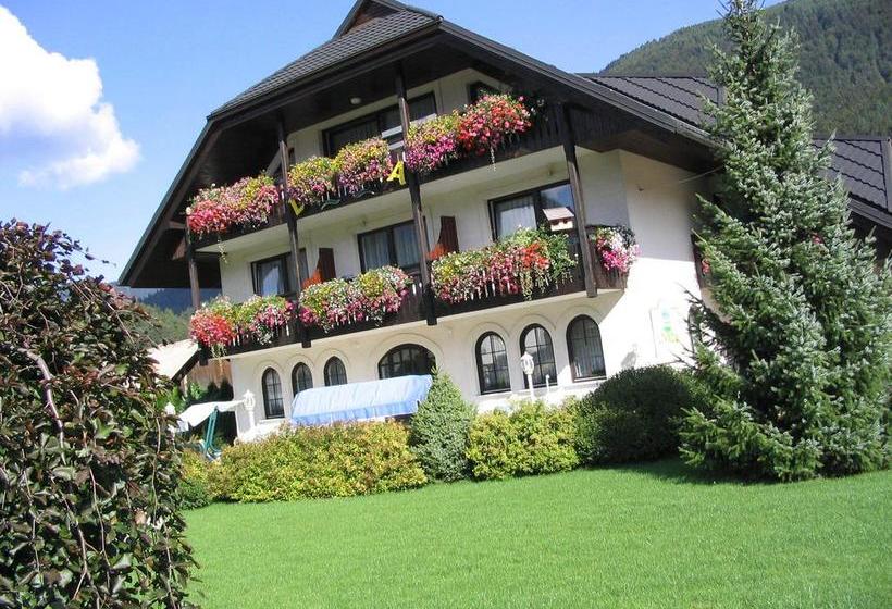 هتل Penzion Livada