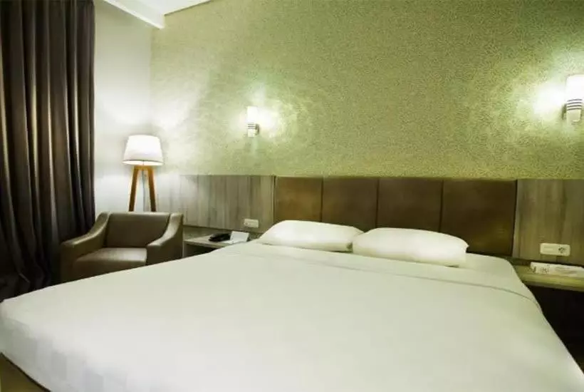 Raden Wijaya Hotel & Convention