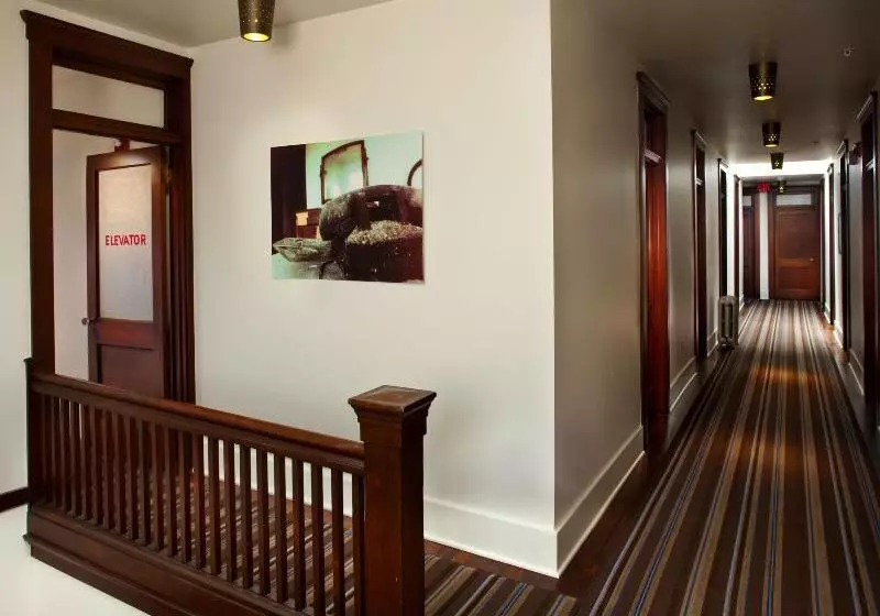 Hotel Commodore