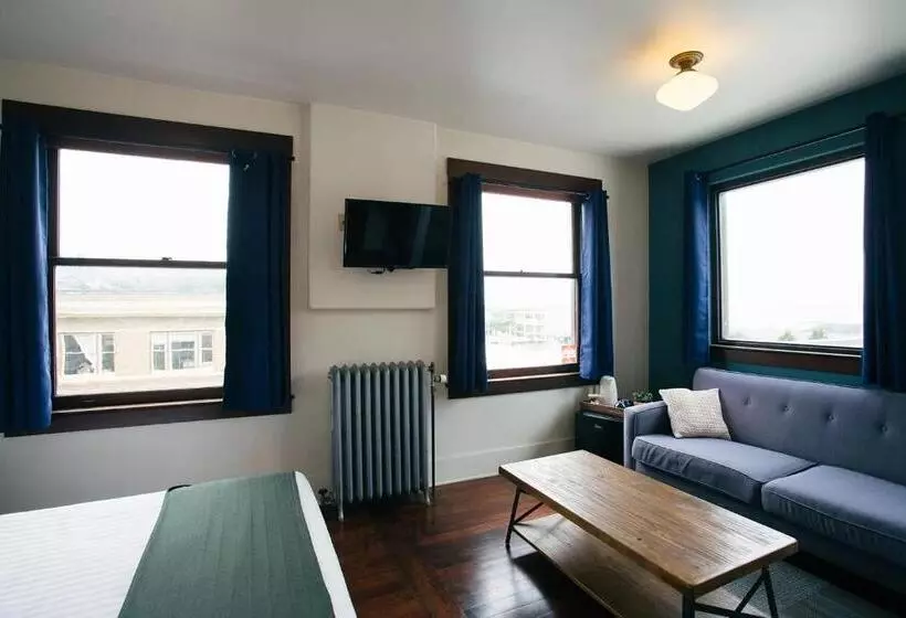 Hotel Commodore