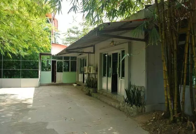 Yaewaddy Motel
