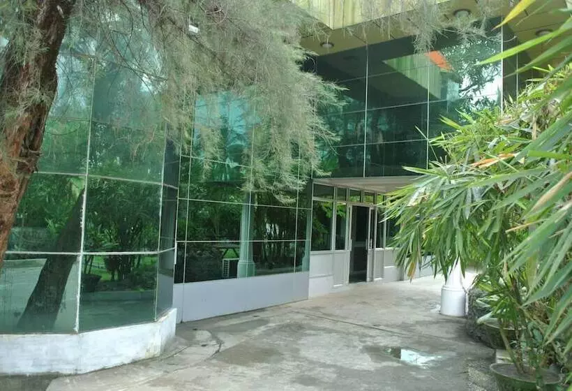 Yaewaddy Motel