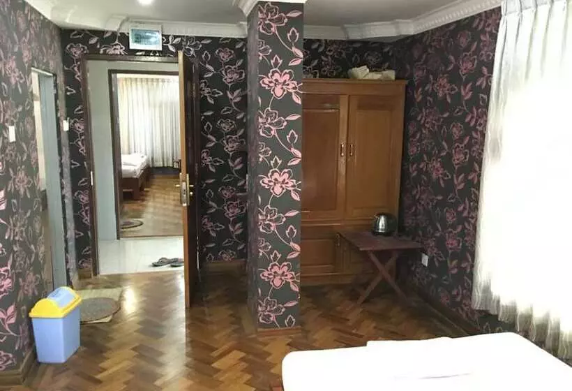Yaewaddy Motel