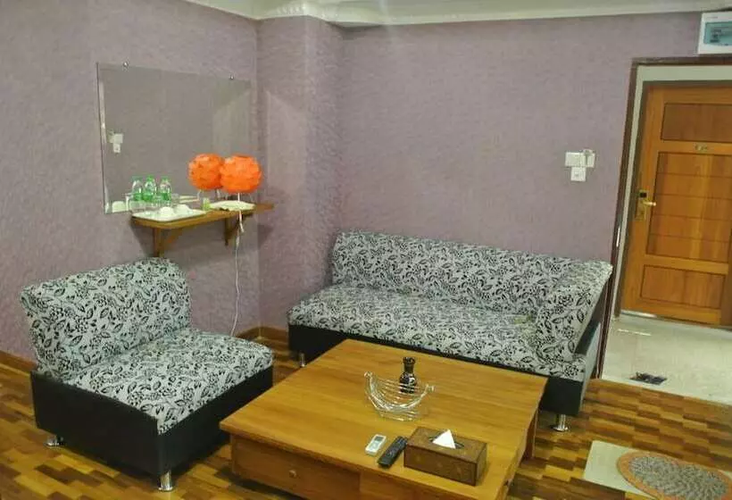 Yaewaddy Motel