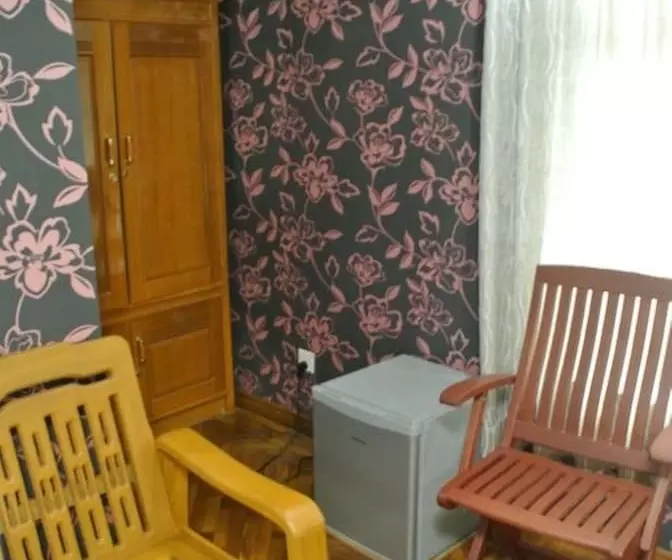 Yaewaddy Motel