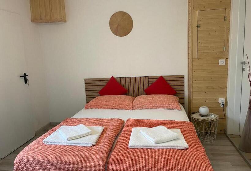 Bed and Breakfast Camera Enaj