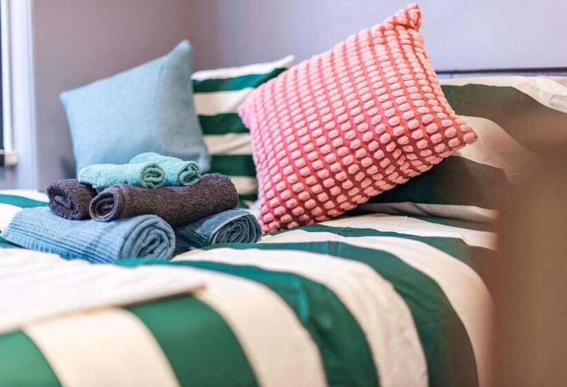 Bed and Breakfast Heart Of Maidstone   Premium Double Rooms With Free Wi Fi