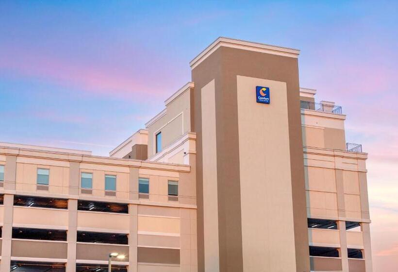 호텔 Comfort Inn & Suites Newark Liberty International Airport